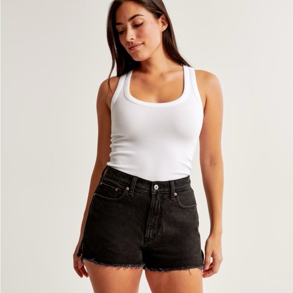 Abercrombie and Fitch Mid Rise Boyfriend Short Size 26/2
